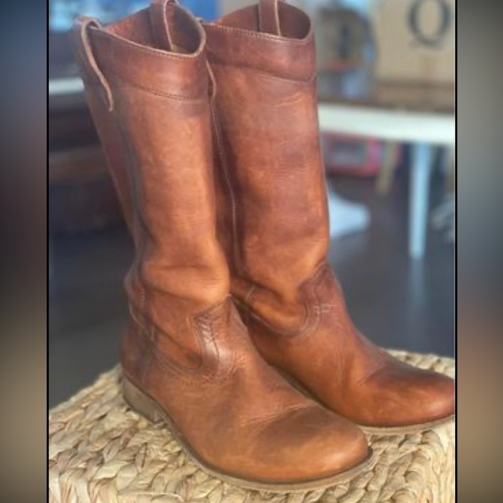 Frye Melissa Pull On - size 8.   Only worn twice!